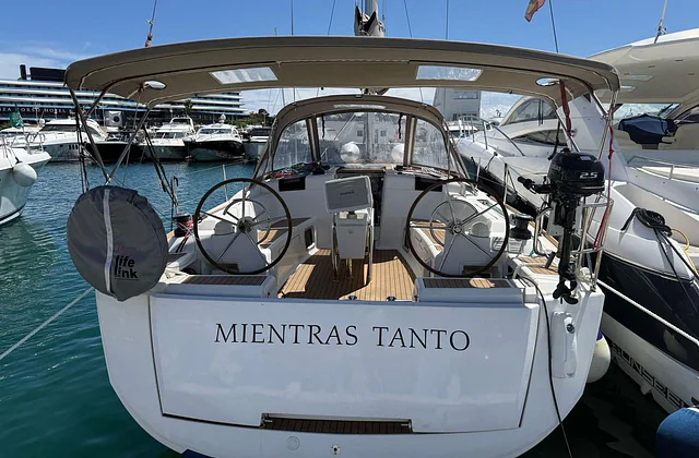 Mientras Tanto Jeanneau — exterior view