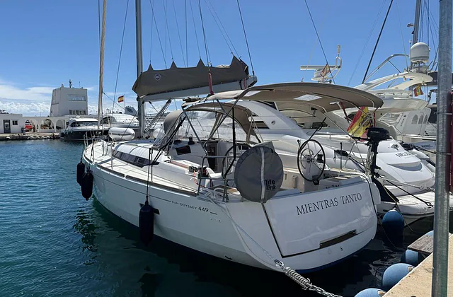Mientras Tanto Jeanneau — cockpit and deck