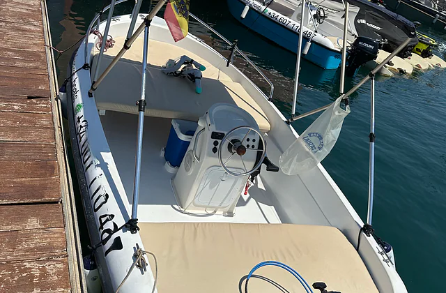 Tokio Boat without licence — interior salon