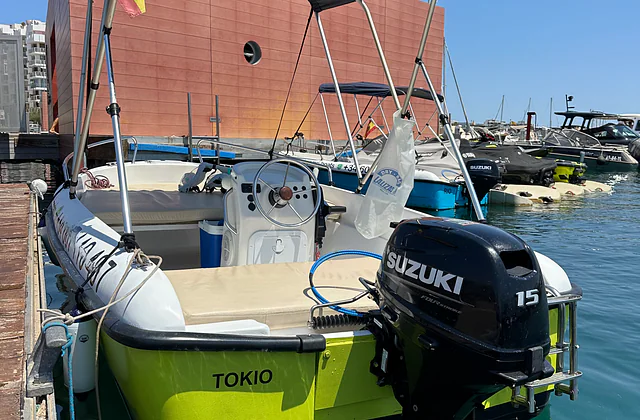 Tokio Boat without licence — exterior view