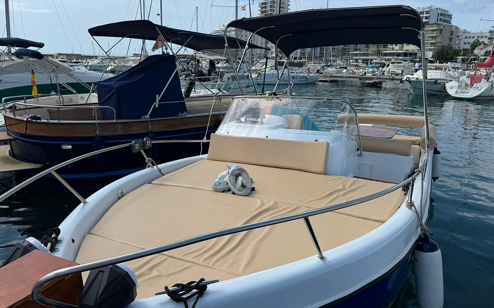 Profesor — MLS 705 BP Motorboot in Ibiza